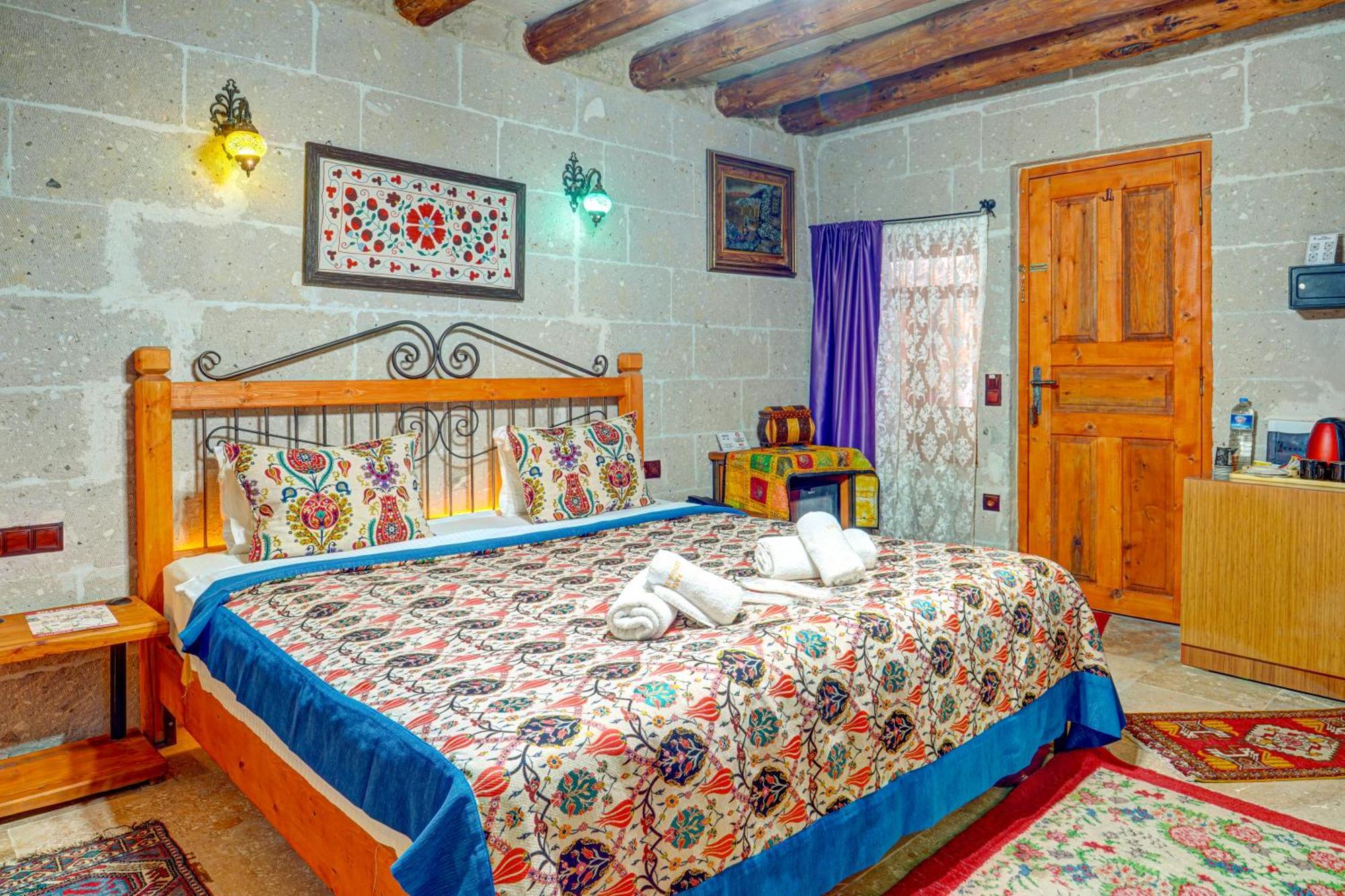 Bed and Breakfast Atax Cave House Аванос Экстерьер фото