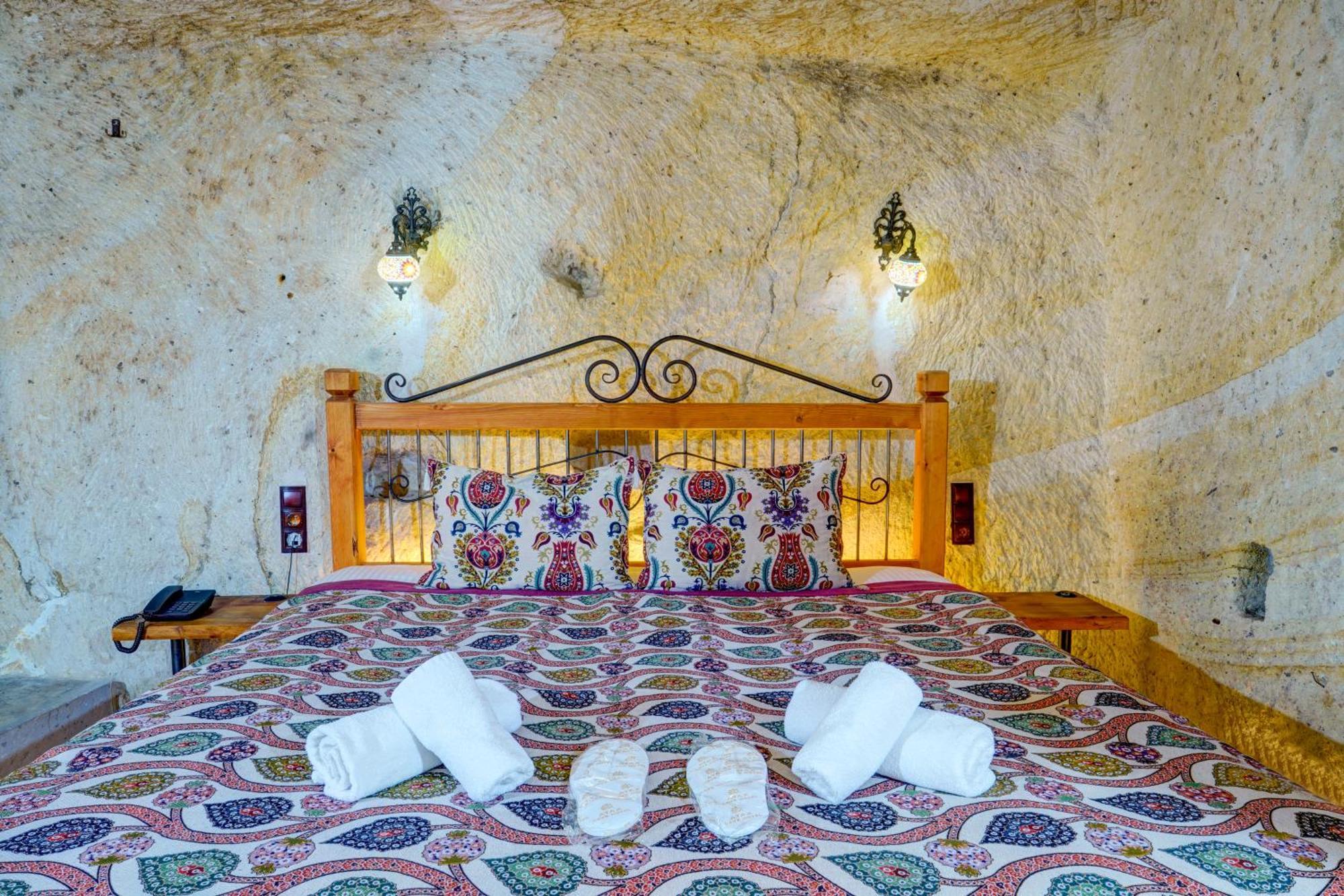 Bed and Breakfast Atax Cave House Аванос Экстерьер фото