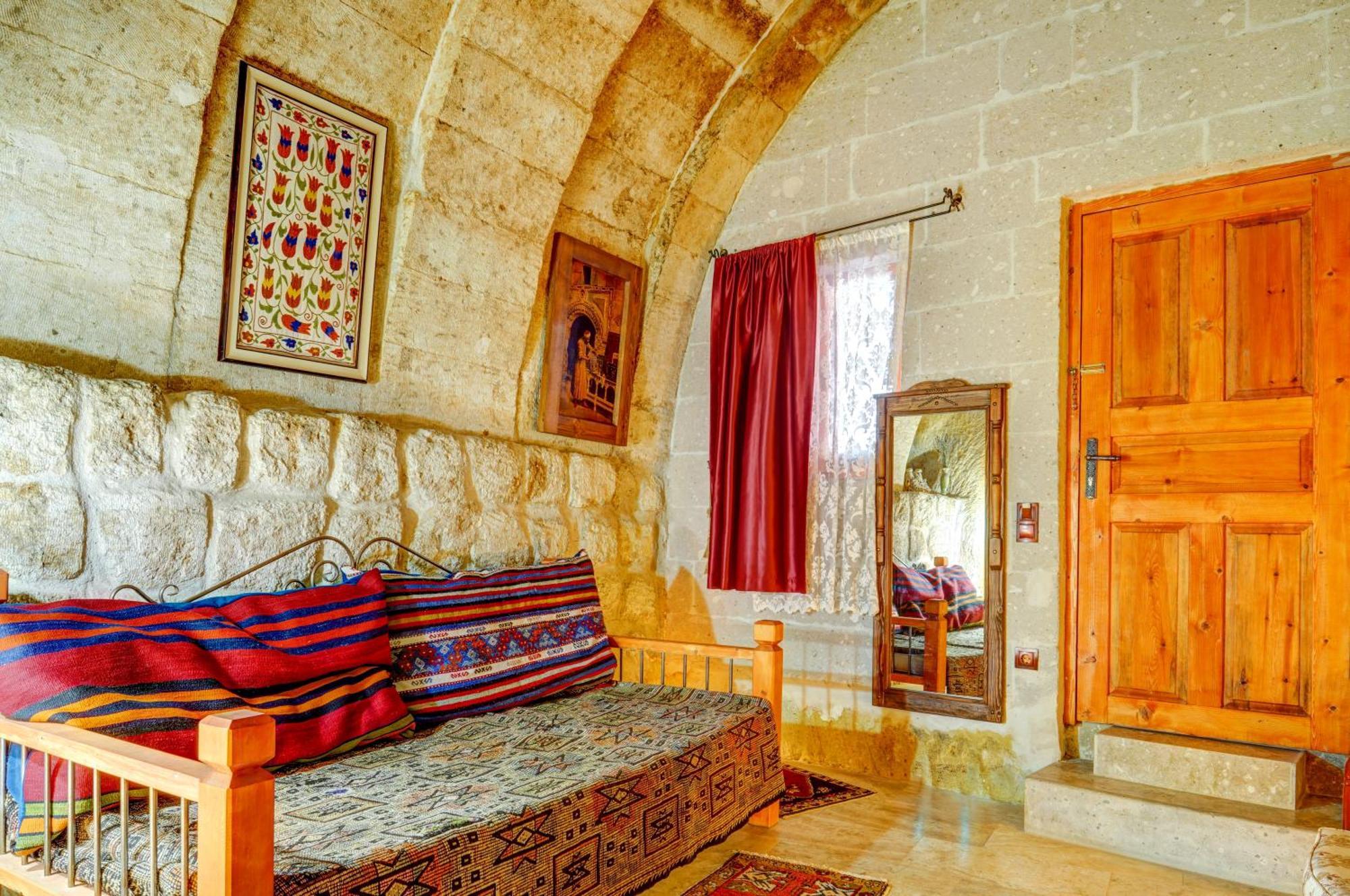 Bed and Breakfast Atax Cave House Аванос Экстерьер фото