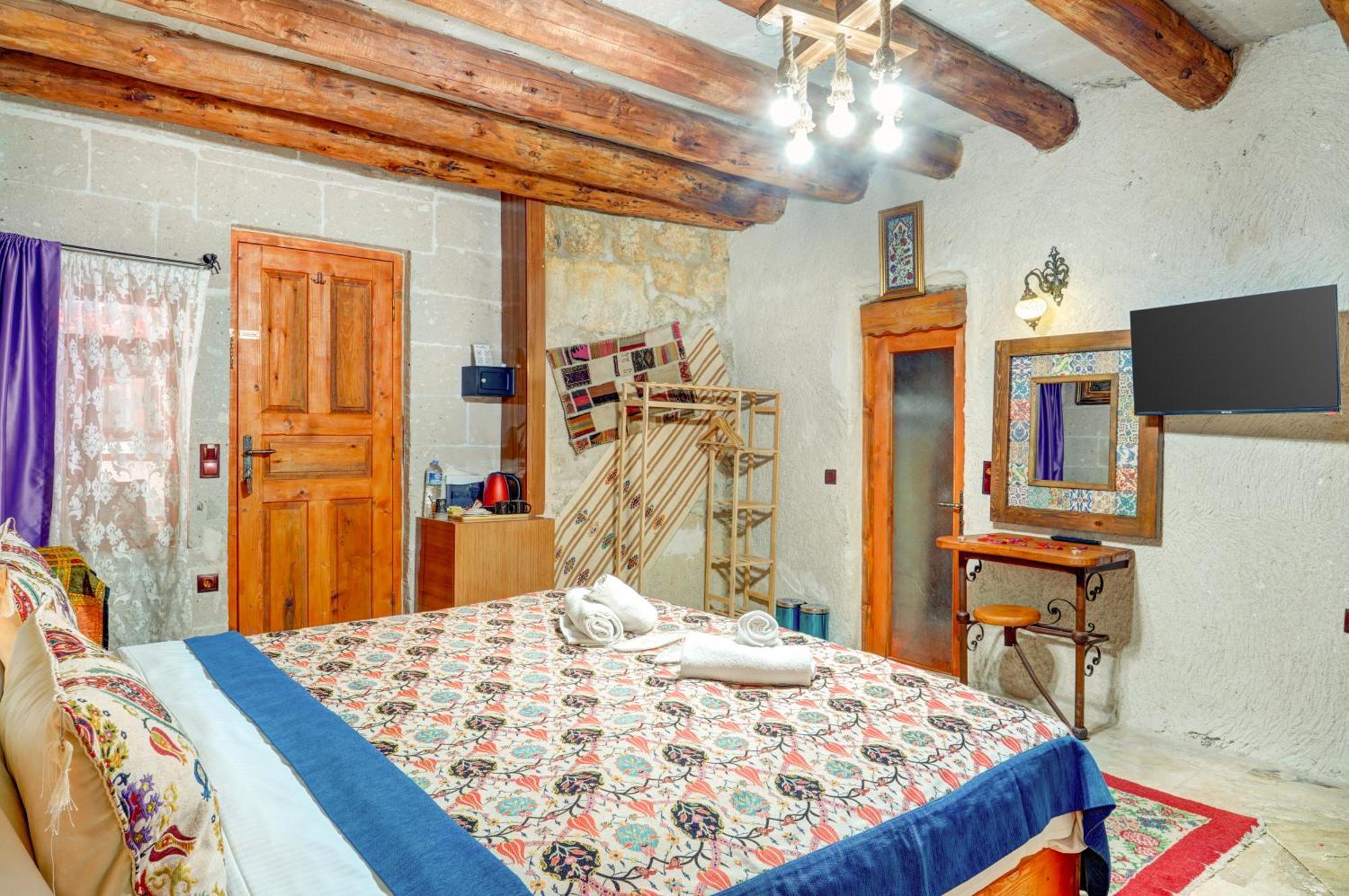 Bed and Breakfast Atax Cave House Аванос Экстерьер фото