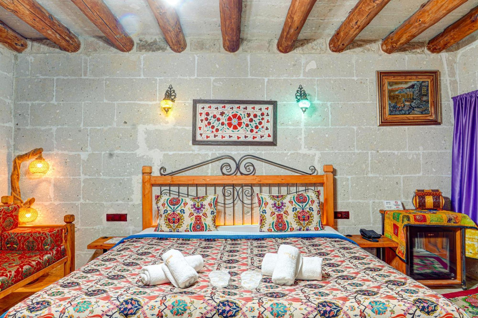 Bed and Breakfast Atax Cave House Аванос Экстерьер фото
